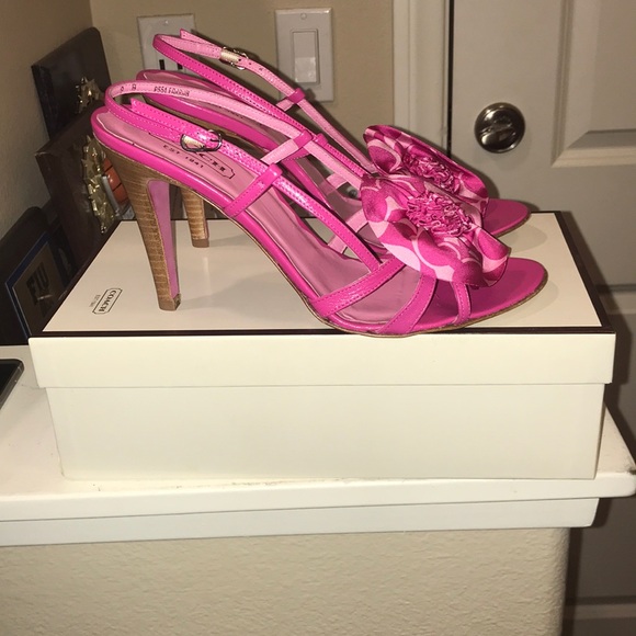 Cute Flower Heel/ Sandals - Picture 3 of 4